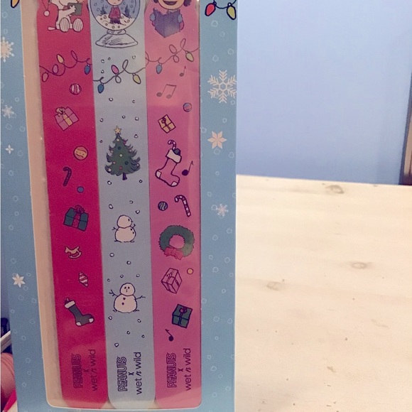 Wet n Wild x Peanuts Trim The Trees Nail File Set New In Box - Picture 3 of 3